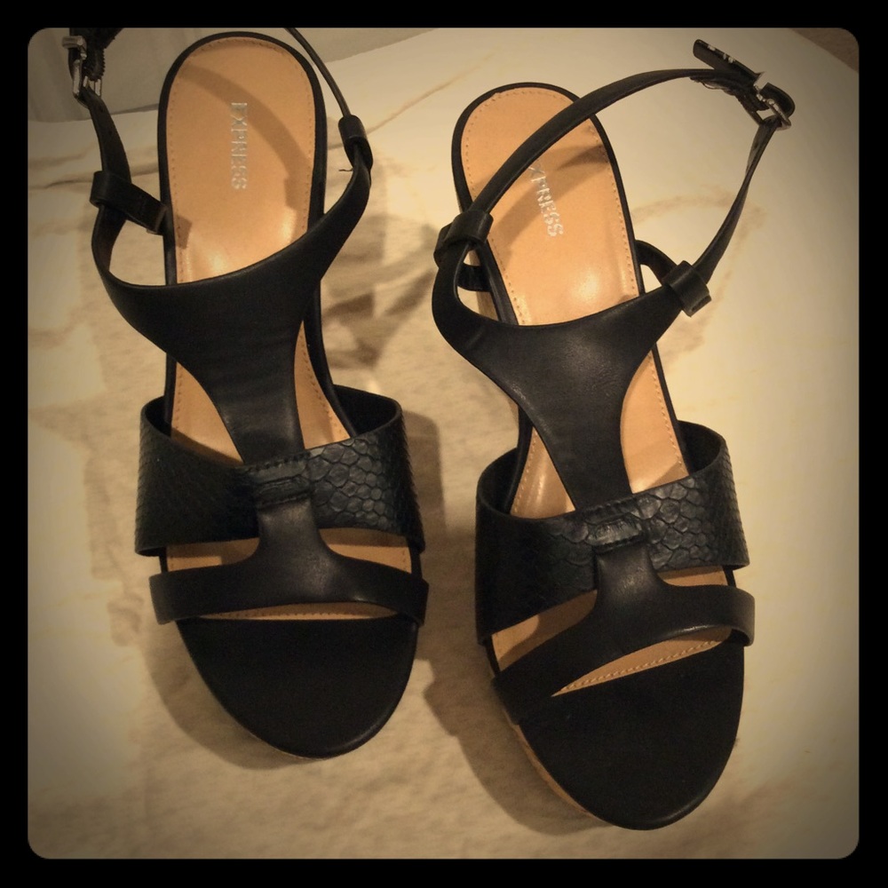 Express cork wedge sz 10.